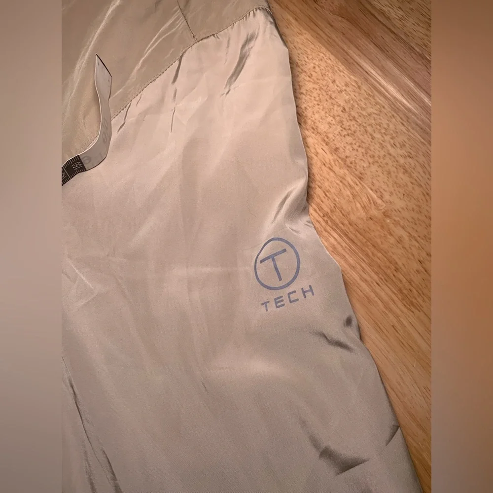 Tumi Men’s Rain Jacket Size XL Beige Color - Picture 8 of 16